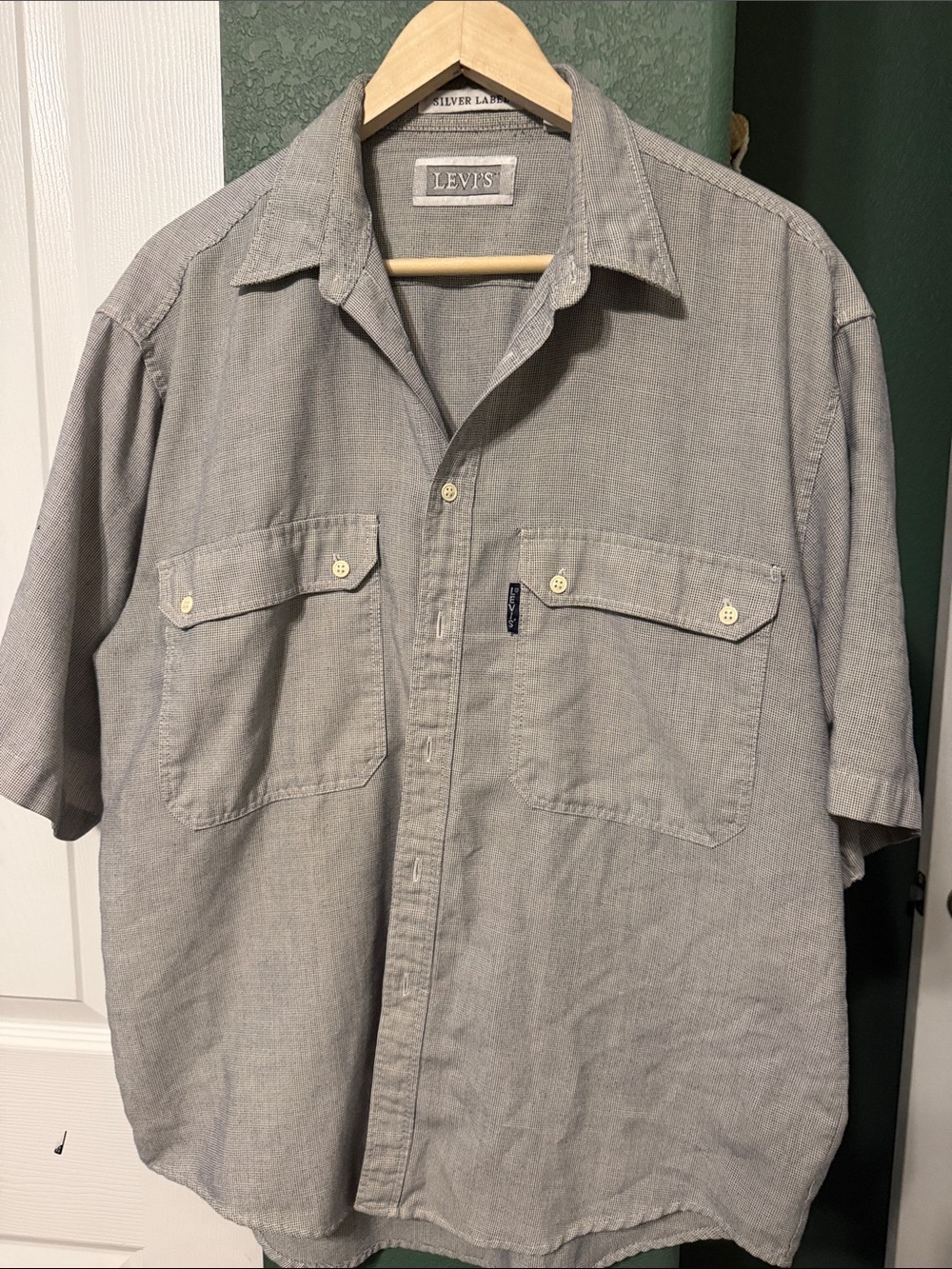 Levi's Short-Sleeve Button-Up Shirt in Light Gray